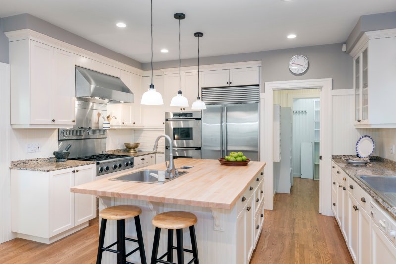 white kitchen cabinets